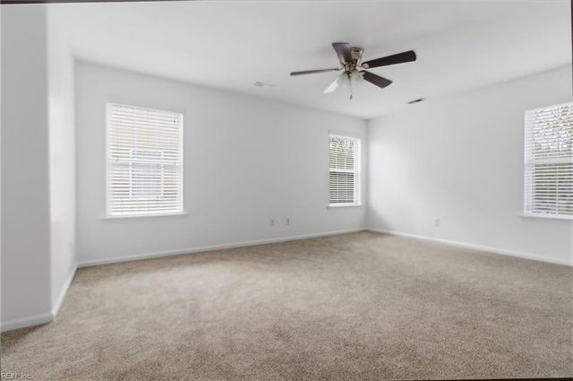 536 Kings GATE, Chesapeake, VA 23320