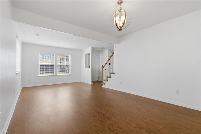 536 Kings GATE, Chesapeake, VA 23320