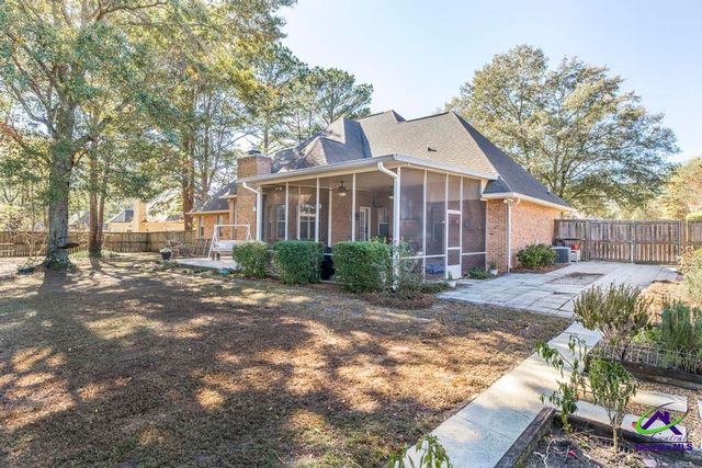 203 Southfield Court, Bonaire, GA 31005