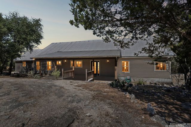 1331 Hilltop Rdg, New Braunfels, TX 78132