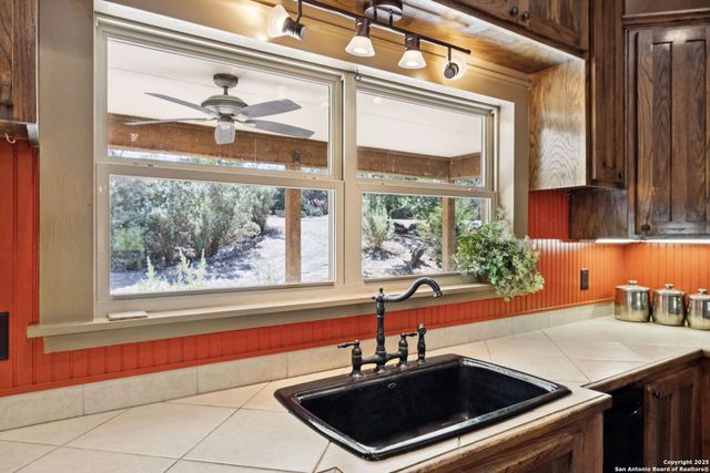 1331 Hilltop Rdg, New Braunfels, TX 78132