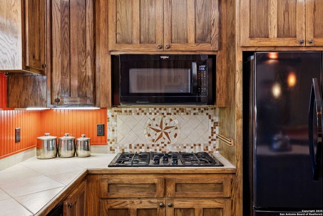 1331 Hilltop Rdg, New Braunfels, TX 78132