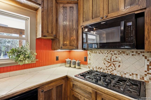 1331 Hilltop Rdg, New Braunfels, TX 78132