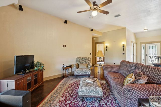 1331 Hilltop Rdg, New Braunfels, TX 78132