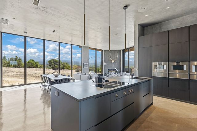 871 Camino Francisca, Santa Fe, NM 87506