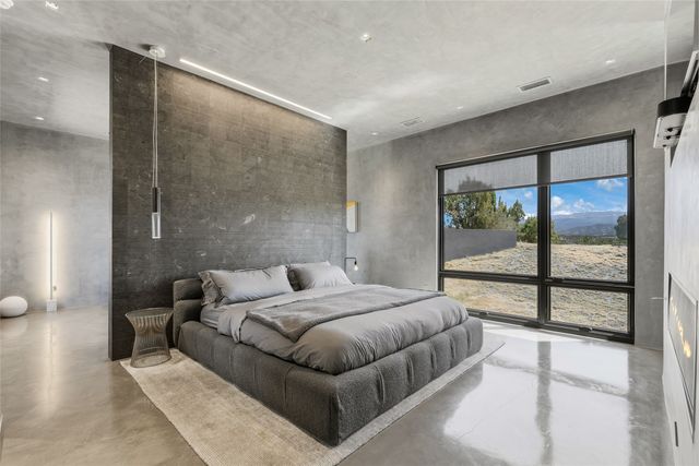 871 Camino Francisca, Santa Fe, NM 87506