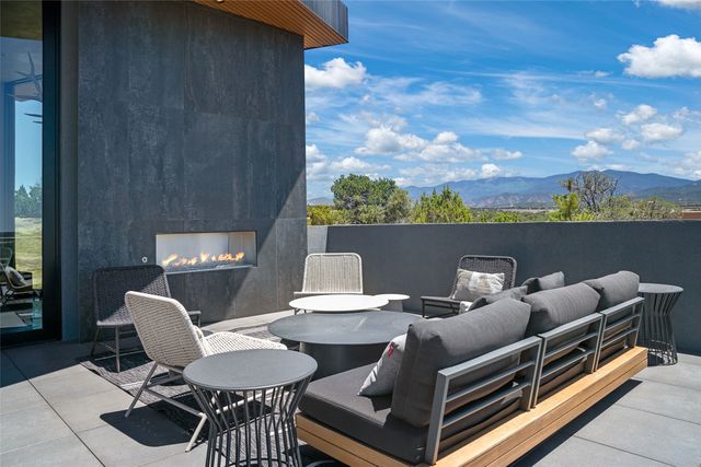 871 Camino Francisca, Santa Fe, NM 87506