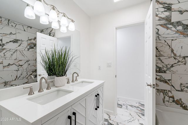 4496 QUEENS Way, Sierra Vista, AZ 85635