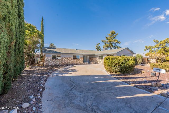4496 QUEENS Way, Sierra Vista, AZ 85635