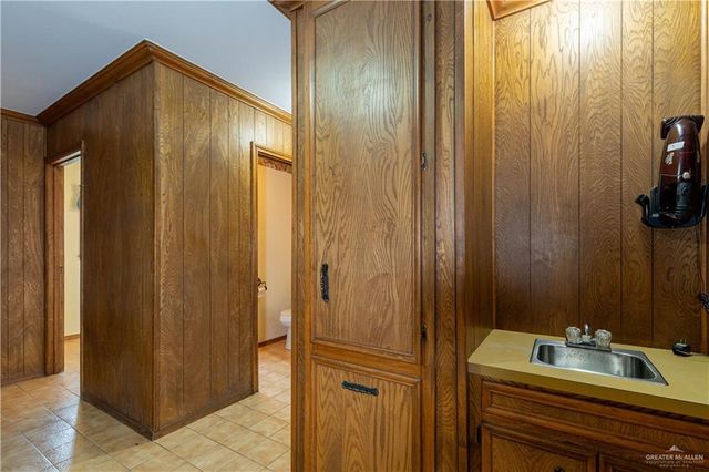 1100 Xanthisma Avenue, Mcallen, TX 78504