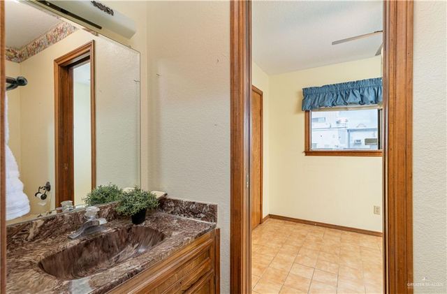 1100 Xanthisma Avenue, Mcallen, TX 78504