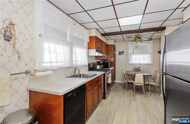98 Davis Avenue, Hackensack, NJ 07601