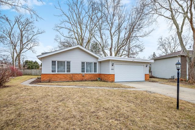 1923 E Pawnee Lane, Mount Prospect, IL 60056