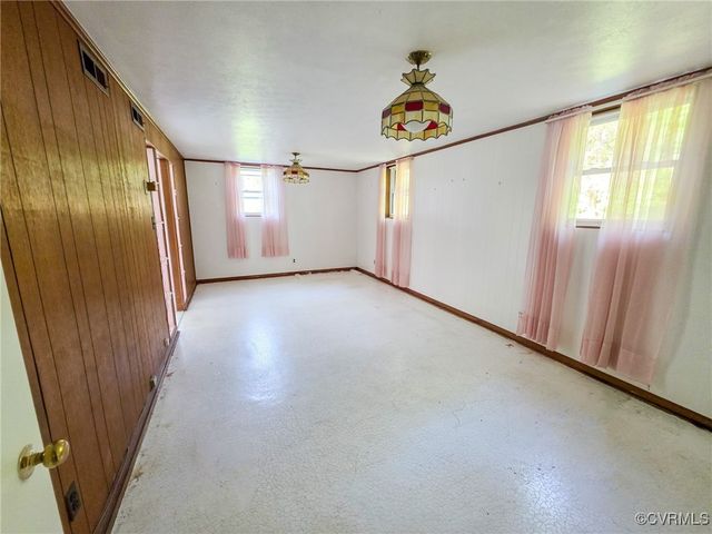 16121 Rowlett Rd, Chesterfield, VA 23838