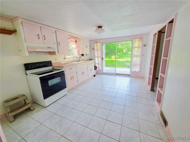 16121 Rowlett Rd, Chesterfield, VA 23838