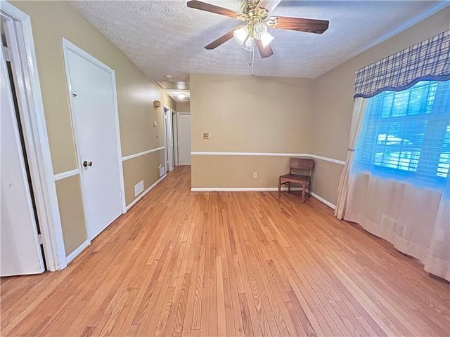 2904 Barry Avenue SE, Smyrna, GA 30082
