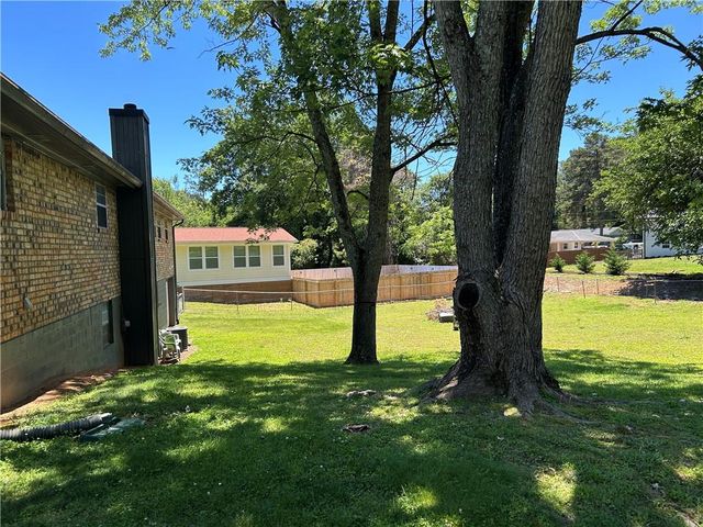 2904 Barry Avenue SE, Smyrna, GA 30082
