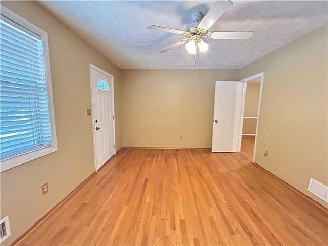 2904 Barry Avenue SE, Smyrna, GA 30082