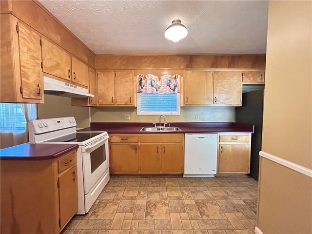 2904 Barry Avenue SE, Smyrna, GA 30082
