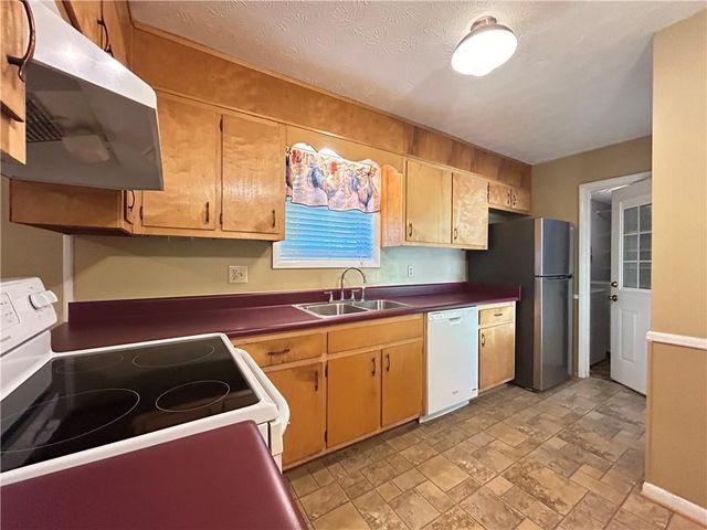 2904 Barry Avenue SE, Smyrna, GA 30082