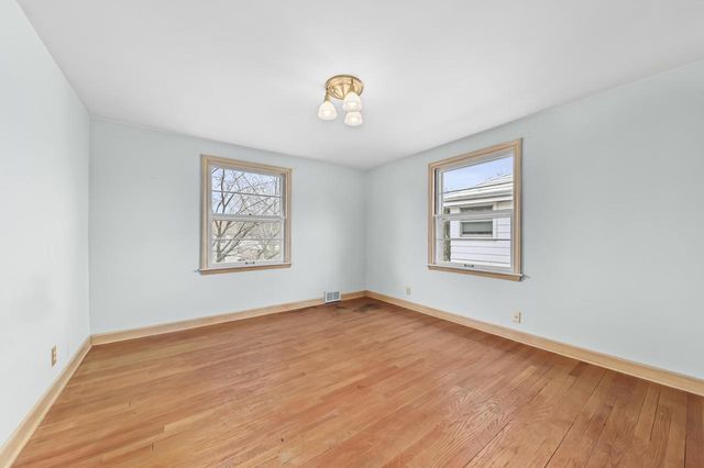 4332 N Sheffield AVENUE, Shorewood, WI 53211