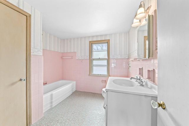 4332 N Sheffield AVENUE, Shorewood, WI 53211