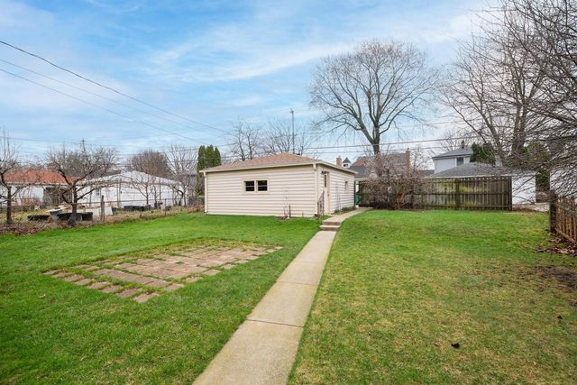 4332 N Sheffield AVENUE, Shorewood, WI 53211