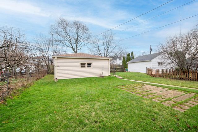 4332 N Sheffield AVENUE, Shorewood, WI 53211