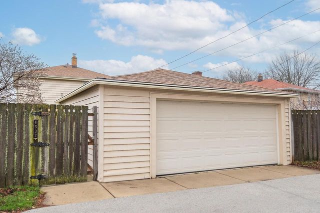 4332 N Sheffield AVENUE, Shorewood, WI 53211