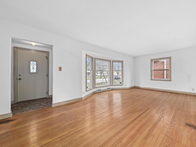 4332 N Sheffield AVENUE, Shorewood, WI 53211