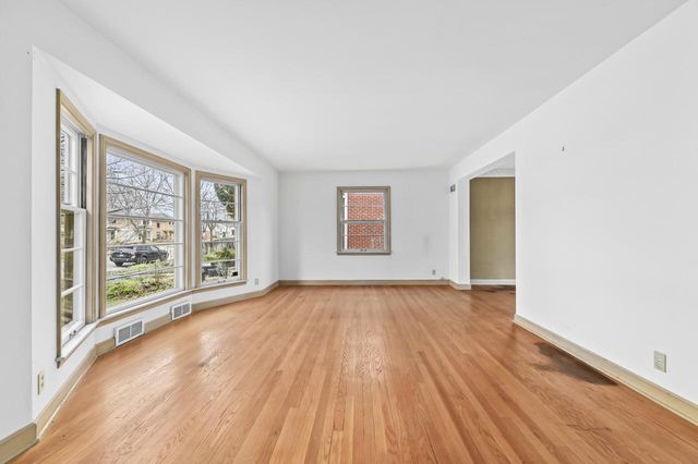 4332 N Sheffield AVENUE, Shorewood, WI 53211