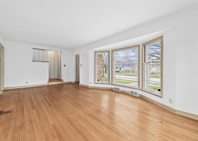 4332 N Sheffield AVENUE, Shorewood, WI 53211