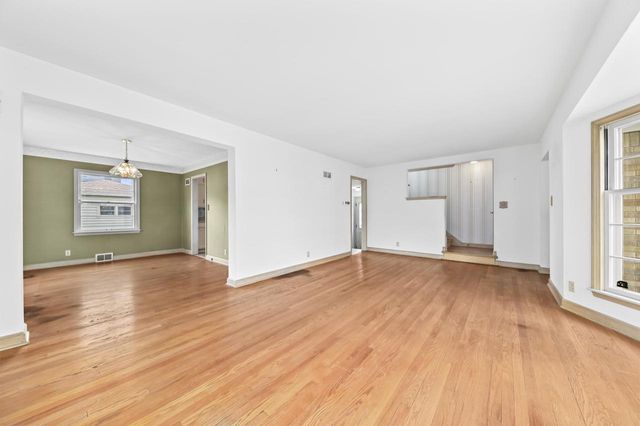 4332 N Sheffield AVENUE, Shorewood, WI 53211