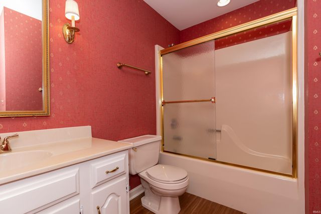 728 Kingswood Drive Court, Evansville, IN 47715