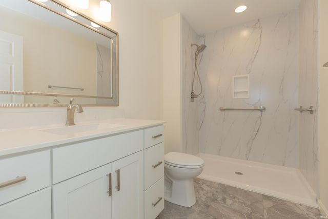 728 Kingswood Drive Court, Evansville, IN 47715