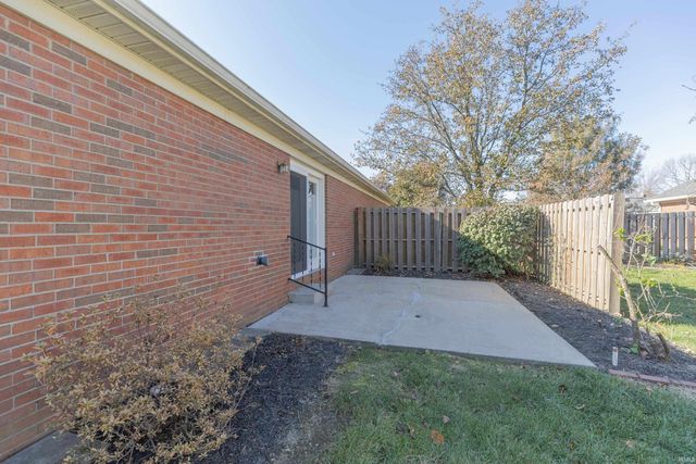 728 Kingswood Drive Court, Evansville, IN 47715