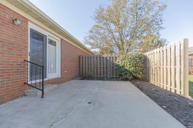 728 Kingswood Drive Court, Evansville, IN 47715