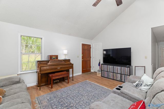 158 County Road 329, Decatur, AL 35603