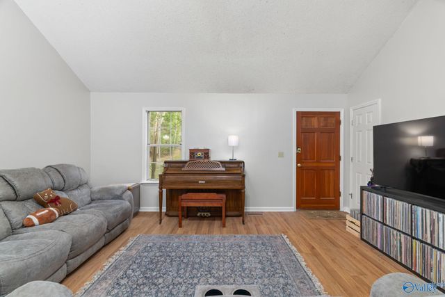 158 County Road 329, Decatur, AL 35603