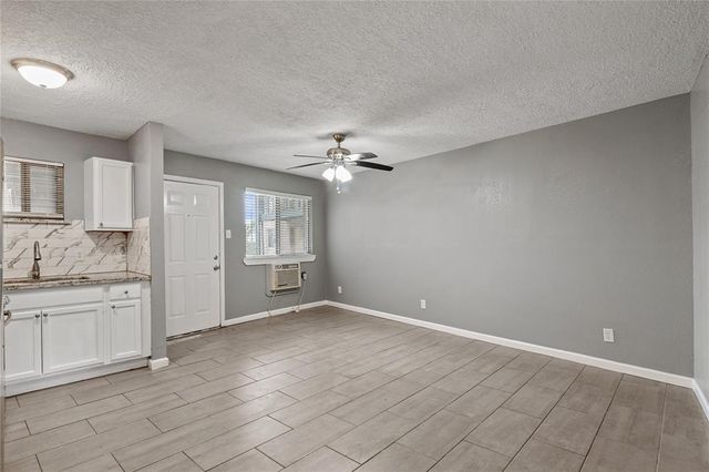 4811 Oakland Street 6, Houston, TX 77023