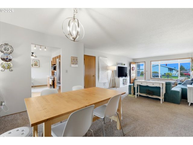 1841 UMPQUA Rd, Woodburn, OR 97071