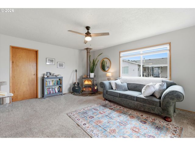 1841 UMPQUA Rd, Woodburn, OR 97071