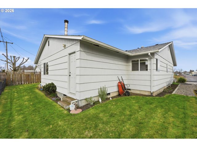 1841 UMPQUA Rd, Woodburn, OR 97071