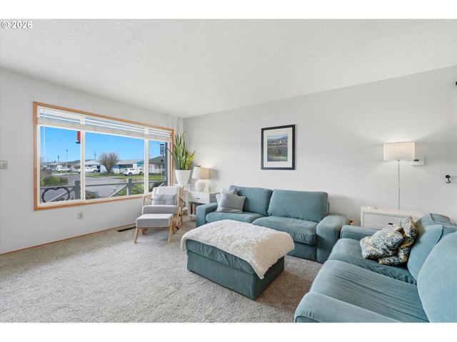 1841 UMPQUA Rd, Woodburn, OR 97071