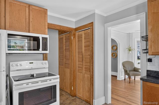 11339 Arnold Street, Redford Charter Township, MI 48239