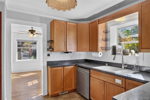 11339 Arnold Street, Redford Charter Township, MI 48239