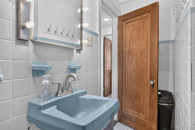 11339 Arnold Street, Redford Charter Township, MI 48239