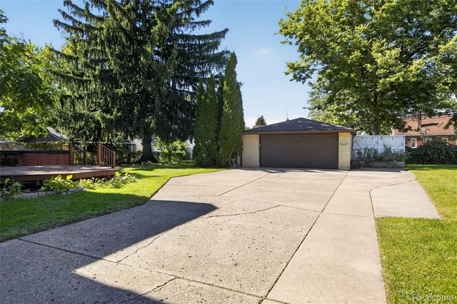 11339 Arnold Street, Redford Charter Township, MI 48239