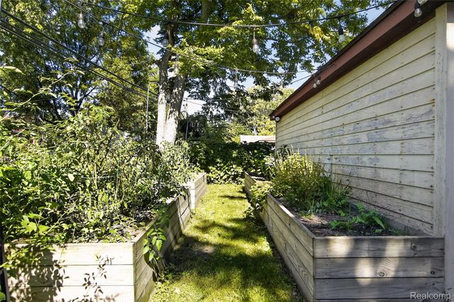 11339 Arnold Street, Redford Charter Township, MI 48239