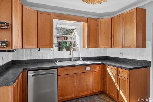 11339 Arnold Street, Redford Charter Township, MI 48239